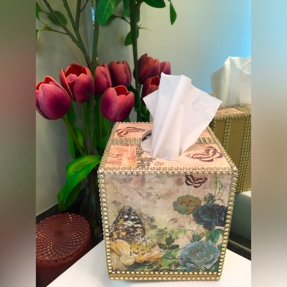 HANDMADE GARDEN BLING THEMED TISSUE BOX - Picture 3 of 10